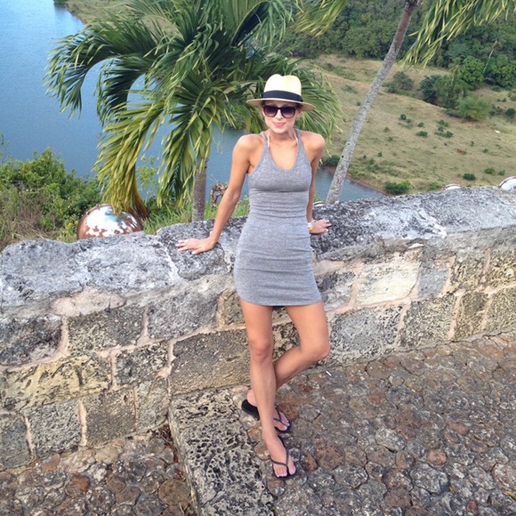 Meet your Posher, Laura - Picture 1 of 1